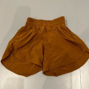 lululemon track that high rise short